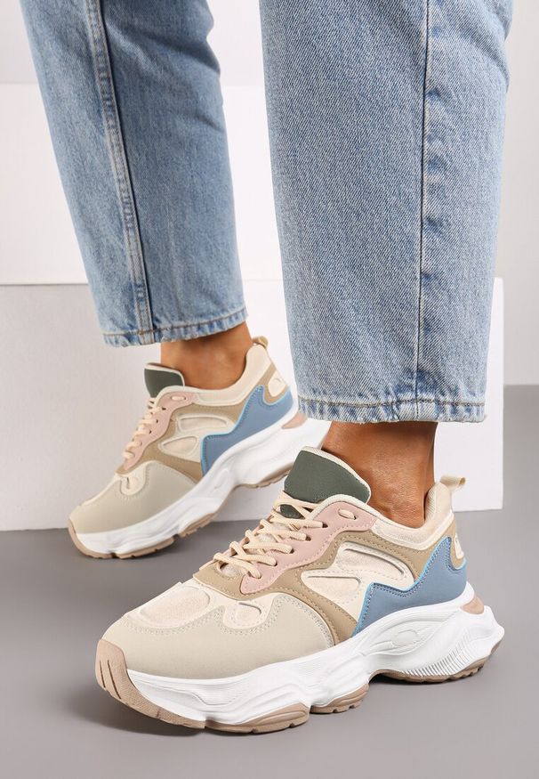 Renee - Beżowo-Niebieskie Casualowe Sneakersy na Platformie z Geometrycznym Motywem Mevalise. Okazja: na co dzień. Nosek buta: okrągły. Zapięcie: sznurówki. Kolor: beżowy. Materiał: materiał. Wzór: geometria. Obcas: na platformie. Wysokość obcasa: niski