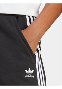 Adidas - adidas Spodnie dresowe adicolor Classics IB7457 Czarny Regular Fit. Kolor: czarny. Materiał: bawełna