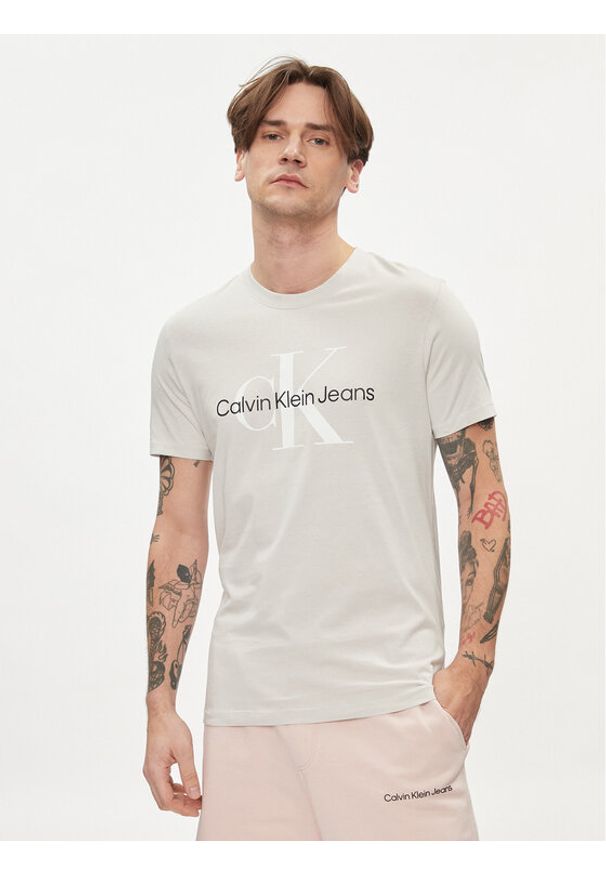 Calvin Klein Jeans T-Shirt J30J320806 Szary Slim Fit. Kolor: szary. Materiał: bawełna