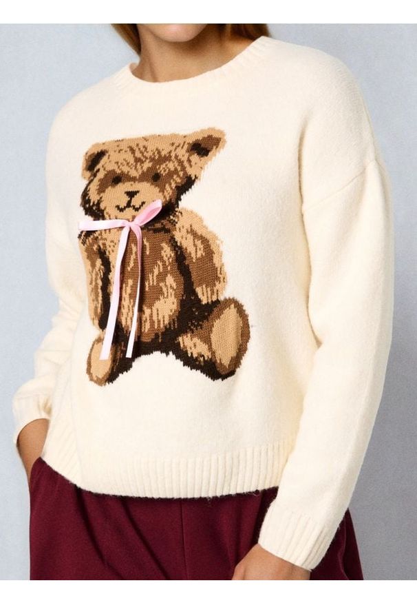 Sinsay - Sweter z nadrukiem - kremowy. Kolor: kremowy. Wzór: nadruk