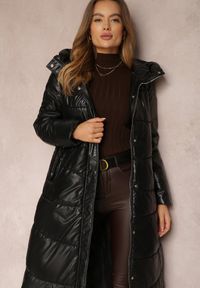 Renee - Czarna Kurtka za Kolano Pikowana Gasa. Kolor: czarny. Materiał: skóra. Długość: długie. Sezon: zima