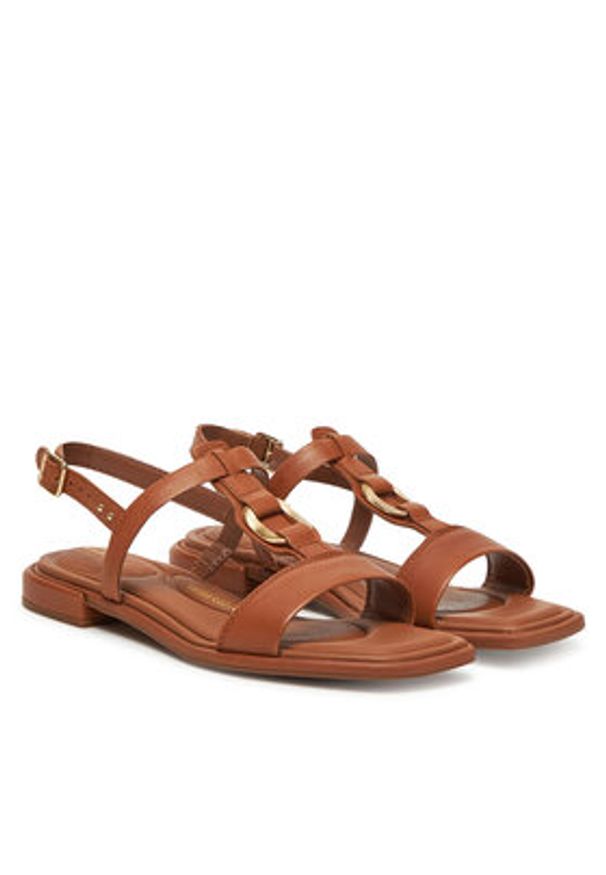 Clarks Sandały Ariany Sling 26181242 Brązowy. Kolor: brązowy. Materiał: skóra