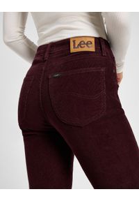 Lee - DAMSKIE SPODNIE MATERIAŁOWE LEE CAROL VELVET BEET 112355238. Materiał: materiał #2