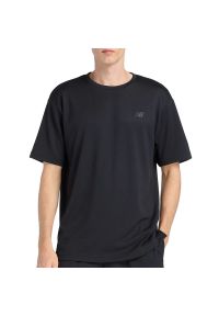 Koszulka męska New Balance MT6100FRBK - czarna. Kolor: czarny. Materiał: materiał, poliester. Długość rękawa: krótki rękaw. Długość: krótkie #1