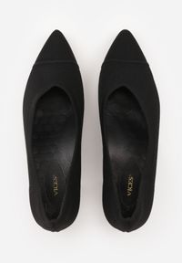 Renee - Czarne Czółenka VICES na Geometrycznym Słupku Daphilane. Nosek buta: otwarty. Kolor: czarny. Materiał: skóra, materiał. Wzór: geometria. Obcas: na słupku. Wysokość obcasa: średni #8