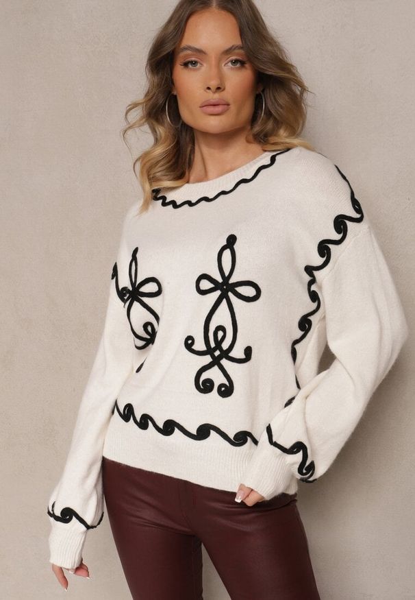 Renee - Jasnobeżowy Sweter z Wiskozą i Geometrycznym Wzorem Senallin. Okazja: na co dzień. Kolor: beżowy. Materiał: wiskoza. Wzór: geometria. Styl: casual