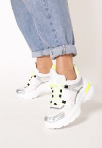 Born2be - Biało-Żółte Sneakersy Whitfal. Kolor: biały. Materiał: materiał. Szerokość cholewki: normalna. Wzór: aplikacja #4