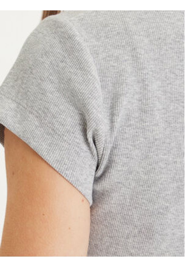 Calvin Klein Jeans T-Shirt LV047AB802 Szary Regular Fit. Kolor: szary. Materiał: bawełna