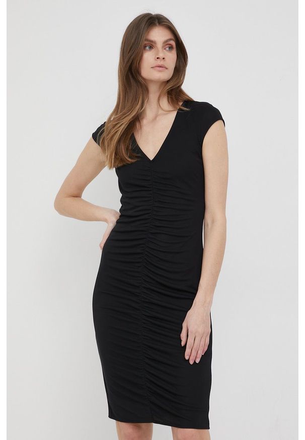 Armani Exchange sukienka 3LYAAK.YJ2UZ kolor czarny mini dopasowana. Kolor: czarny. Materiał: dzianina. Długość rękawa: krótki rękaw. Wzór: gładki. Typ sukienki: dopasowane. Długość: mini