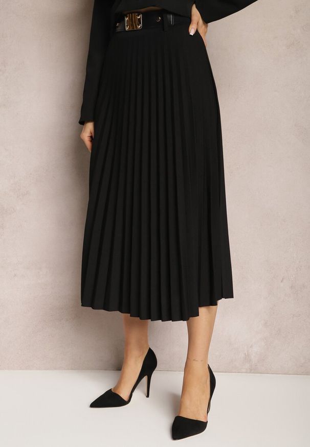 Renee - Czarna Spódnica Plisowana z Paskiem Nanie. Okazja: na co dzień. Kolor: czarny. Materiał: dzianina. Wzór: aplikacja. Styl: klasyczny, elegancki, casual