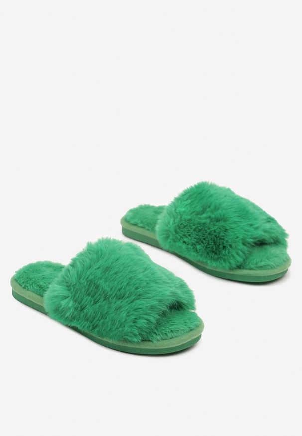 Born2be - Zielone Kapcie Vices z Miękkiego Futerka Seladwen. Okazja: do domu, na co dzień. Kolor: zielony. Materiał: futro. Obcas: na obcasie. Styl: casual, elegancki