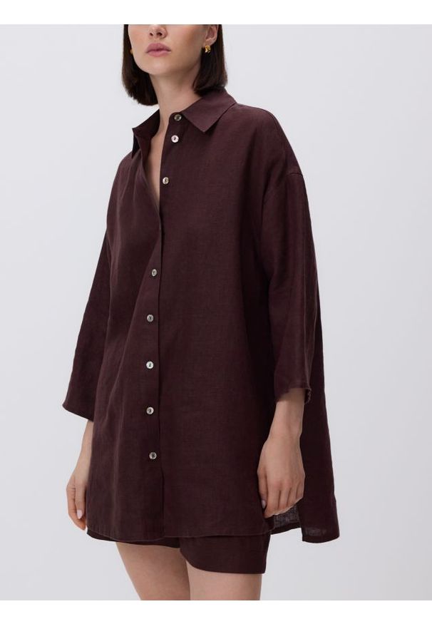 Reserved - Długa lniana koszula - ciemnobrązowy. Kolor: brązowy. Materiał: len. Długość: długie