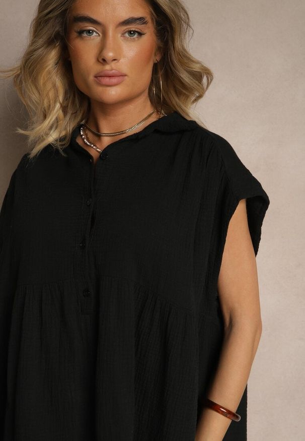 Renee - Czarna Koszula z Falbanką Novialene. Okazja: na co dzień, na imprezę. Kolor: czarny. Materiał: jeans. Długość rękawa: krótki rękaw. Długość: krótkie. Sezon: lato. Styl: klasyczny, casual