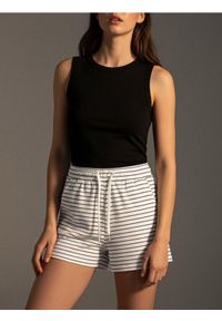 Sinsay - Szorty dresowe z wiązaniem - wielobarwny. Materiał: dresówka #1