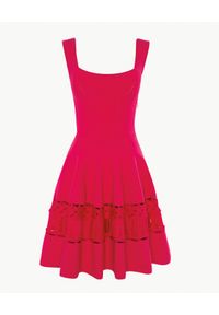 Alexander McQueen - ALEXANDER MCQUEEN - Różowa sukienka mini. Typ kołnierza: dekolt kwadratowy. Kolor: różowy, wielokolorowy, fioletowy. Materiał: prążkowany, materiał. Długość rękawa: na ramiączkach. Wzór: aplikacja, haft. Typ sukienki: rozkloszowane. Styl: wizytowy. Długość: mini #2