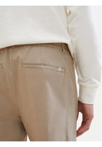 Tom Tailor Denim Spodnie materiałowe 1040251 Beżowy Tapered Fit. Kolor: beżowy. Materiał: bawełna #4