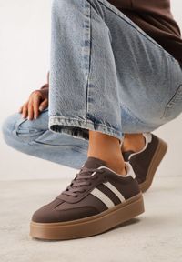 Renee - Brązowe Sneakersy VICES Typu Tenisówki na Platformie z Paskami po Bokach Zidilla. Okazja: na co dzień. Zapięcie: pasek. Kolor: brązowy. Materiał: jeans. Obcas: na platformie #1