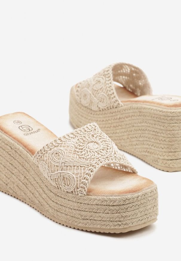 Born2be - Beżowe Klapki na Plecionym Koturnie w Stylu Boho Sonadora. Okazja: na co dzień, na imprezę. Kolor: beżowy. Sezon: lato. Obcas: na koturnie. Styl: boho