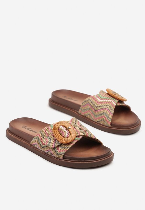 Born2be - Jasnobrązowe Klapki z Plecionki z Klamrą Claralora. Okazja: na plażę, na spacer. Kolor: brązowy. Sezon: lato. Styl: elegancki