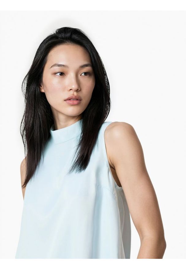 Reserved - Wiskozowa bluzka z wiązaniem - jasnoniebieski. Kolor: niebieski. Materiał: wiskoza