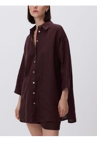 Reserved - Długa lniana koszula - ciemnobrązowy. Kolor: brązowy. Materiał: len. Długość: długie #1