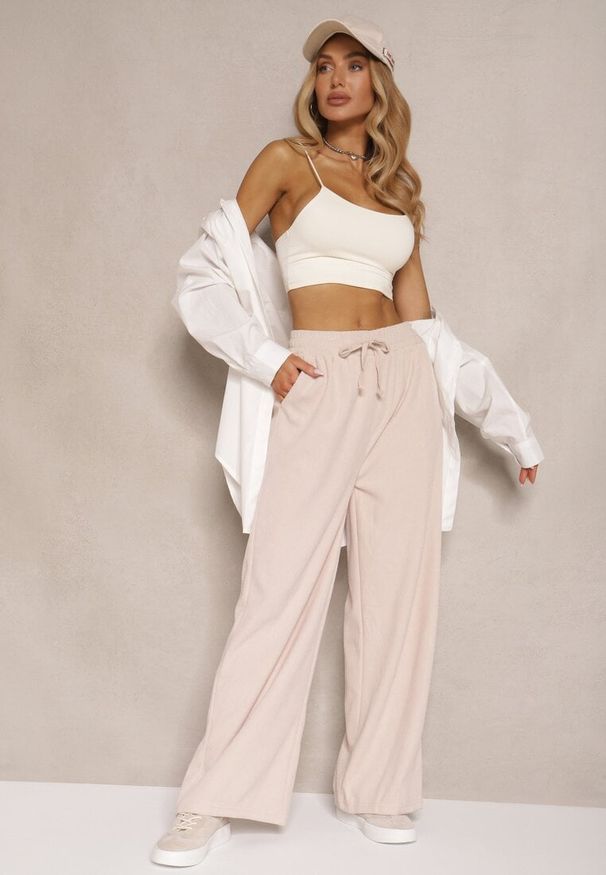 Renee - Beżowe Spodnie o Szerokim Kroju High Waist z Wiązaniem w Pasie Ettianne. Okazja: na co dzień. Stan: podwyższony. Kolor: beżowy. Styl: elegancki, casual