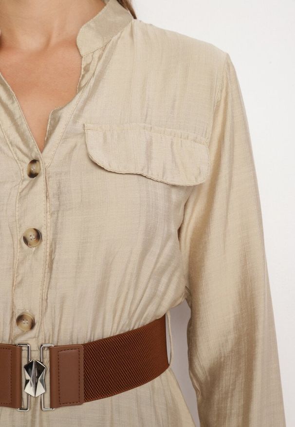 Born2be - Beżowa Rozkloszowana Sukienka Koszulowa z Paskiem i Gumką w Talii Zinavie. Okazja: na imprezę. Typ kołnierza: dekolt w serek. Kolor: beżowy. Długość rękawa: długi rękaw. Typ sukienki: koszulowe. Styl: klasyczny, elegancki