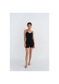 MOONHOLI - Kombinezon do jogi Moonholi Angel z ramiączkami. Kolor: czarny. Długość rękawa: na ramiączkach. Styl: sportowy #1