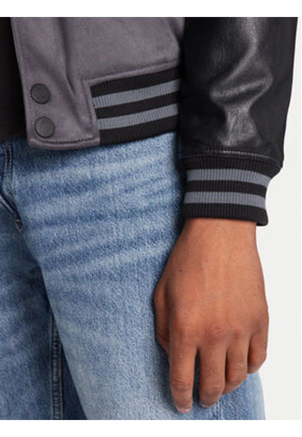 Guess Kurtka bomber M5BL2B K1062 Szary Regular Fit. Kolor: szary. Materiał: syntetyk