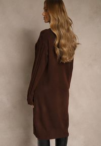 Renee - Brązowa Sukienka Sweterkowa z Golfem Wełną Bawełną i Ozdobnym Splotem Reilenea. Okazja: na imprezę. Typ kołnierza: golf. Kolor: brązowy. Materiał: wełna, bawełna. Wzór: ze splotem. Styl: elegancki #3