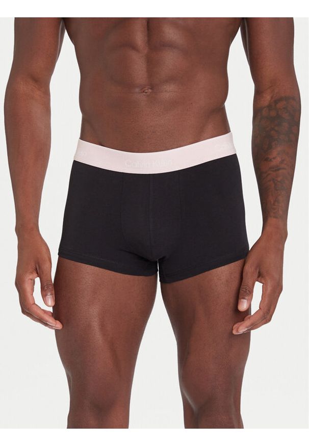 Calvin Klein Underwear Komplet 3 par bokserek LV00NB4389 Czarny. Kolor: czarny. Materiał: bawełna