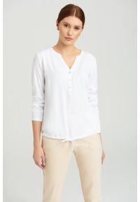 Greenpoint - Klasyczna, wiskozowa bluzka w białym kolorze. Kolor: biały. Materiał: wiskoza. Styl: klasyczny