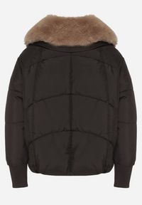 Born2be - Czarna Puchowa Kurtka Pikowana z Futrzanym Kołnierzem Lanivela. Okazja: na spotkanie biznesowe, do pracy, na co dzień. Kolekcja: plus size. Kolor: czarny. Materiał: puch, futro. Styl: biznesowy, casual