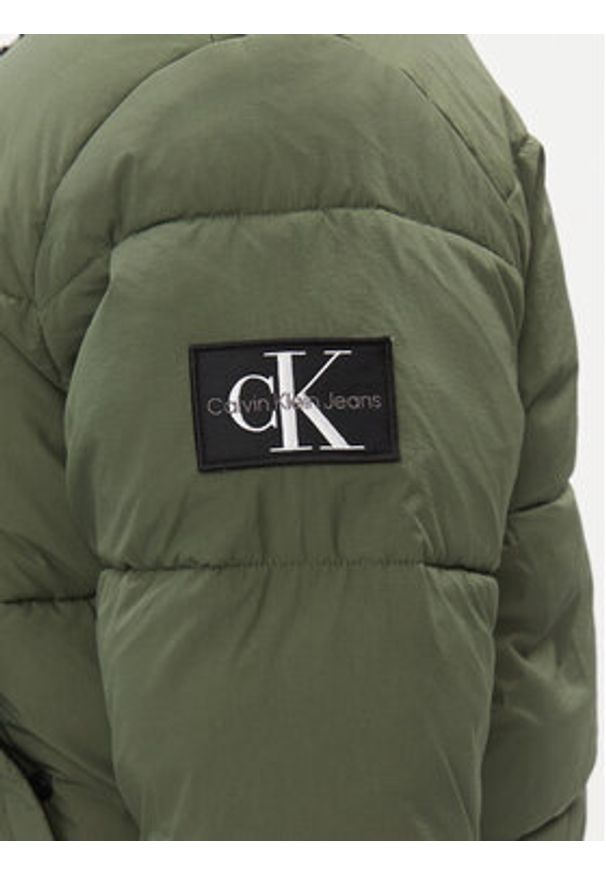 Calvin Klein Jeans Kurtka przejściowa J30J324072 Zielony Regular Fit. Kolor: zielony. Materiał: syntetyk