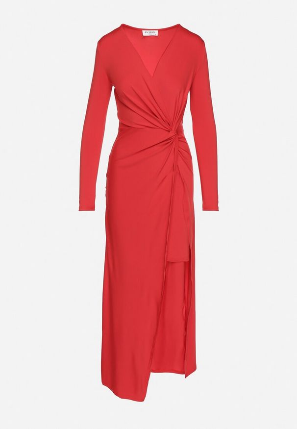Born2be - Czerwona Sukienka z Efektownym Marszczeniem i Rozcięciem z Wiskozą Kliheria. Okazja: na co dzień. Kolor: czerwony. Materiał: wiskoza. Długość rękawa: długi rękaw. Styl: klasyczny, casual, elegancki