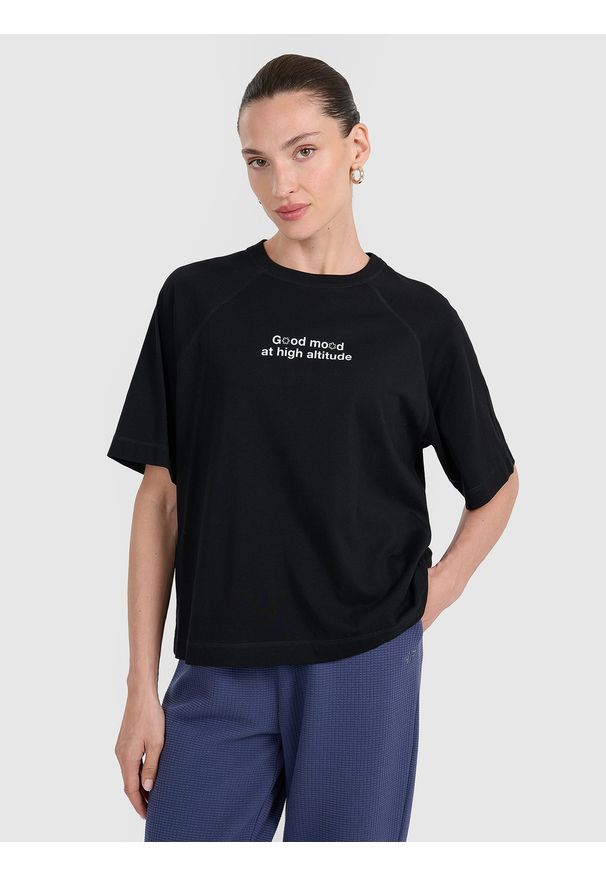 4f - 4F T-shirt oversize z nadrukiem damski - czarny XS. Okazja: na co dzień. Kolor: czarny. Materiał: tkanina, bawełna. Wzór: nadruk. Styl: casual