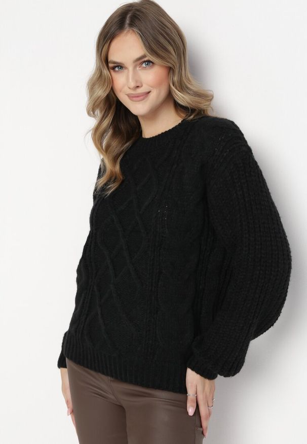 Born2be - Czarny Sweter z Ozdobnym Splotem Pogaria. Okazja: na co dzień. Kolor: czarny. Materiał: jeans. Wzór: ze splotem. Styl: elegancki, casual