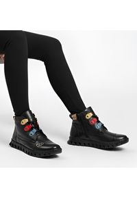 Czarne Botki Armodo Skórzane Buty Damskie. Kolor: czarny. Materiał: skóra. Wzór: geometria, kolorowy. Styl: klasyczny #1