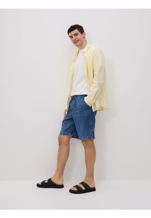 Reserved - Jeansowe szorty jogger - granatowy. Kolor: niebieski. Materiał: jeans