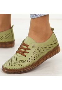 Zielone ażurowane skórzane półbuty damskie T.Sokolski 302. Okazja: na co dzień. Nosek buta: okrągły. Kolor: zielony. Materiał: skóra. Szerokość cholewki: normalna. Sezon: wiosna, jesień, lato. Styl: casual, klasyczny #1