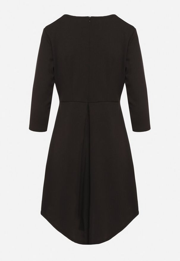 Born2be - Czarna Trapezowa Sukienka z Dłuższym Tyłem Gemirina. Okazja: na co dzień. Kolor: czarny. Typ sukienki: trapezowe. Styl: casual