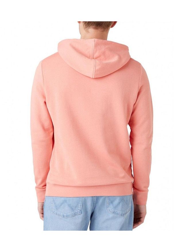 Wrangler - WRANGLER RAINBOW HOODIE MĘSKA BLUZA Z KAPTUREM LOGO SPICED CORAL W6H8HAX6Y 112146206. Typ kołnierza: kaptur