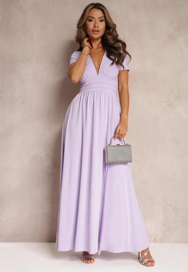 Renee - Fioletowa Sukienka Maxi z Rozkloszowanym Dołem i Rozcięciem Zarya. Kolor: fioletowy. Długość rękawa: krótki rękaw. Długość: maxi