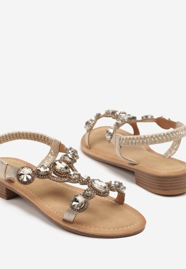 Born2be - Złote Sandały Ozdobione Cyrkoniami Julinemi. Kolor: złoty. Wzór: aplikacja. Sezon: lato. Styl: elegancki, klasyczny