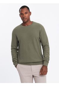 Ombre Clothing - Sweter męski RELAXED FIT z dzianiny o splocie diamentowym – oliwkowy V4 OM-SWSW-0110 - XXL. Okazja: na co dzień. Kolor: oliwkowy. Materiał: dzianina. Wzór: ze splotem. Styl: klasyczny, casual #6