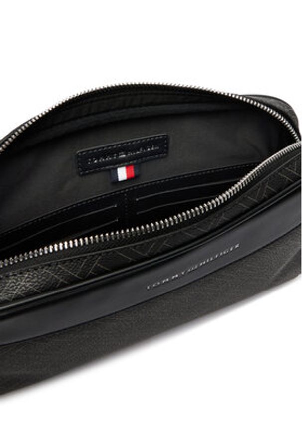 TOMMY HILFIGER - Tommy Hilfiger Kosmetyczka Th Flag Monogram Pouch AM0AM14146 Czarny. Kolor: czarny. Materiał: skóra