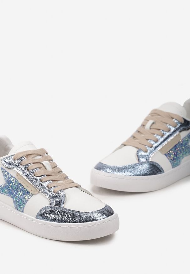 Born2be - Niebieskie Sneakersy z Brokatową Gwiazdką Tileva. Okazja: na co dzień. Kolor: biały