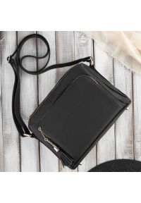 Listonoszka skórzana PAOLO PERUZZI Z-55-BLZ czarna. Kolor: czarny. Dodatki: z breloczkiem. Materiał: skórzane. Styl: casual, elegancki. Rodzaj torebki: na ramię #1