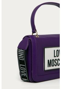 Love Moschino - Torebka skórzana. Kolor: fioletowy. Wzór: aplikacja. Dodatki: z aplikacjami. Materiał: skórzane. Rozmiar: małe. Rodzaj torebki: na ramię #4