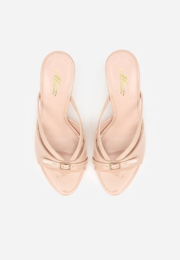 Born2be - Beżowe Lakierowane Klapki na Szpilce Zdobione Paskami i Klamerką Hemdithas. Okazja: na wesele, na co dzień, na ślub cywilny. Kolor: beżowy. Materiał: lakier. Wzór: aplikacja. Obcas: na szpilce. Styl: wizytowy, casual